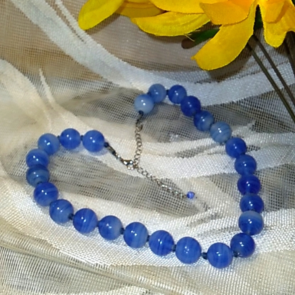 Stunning Vintage Swirled Blue Glass Beaded Necklace